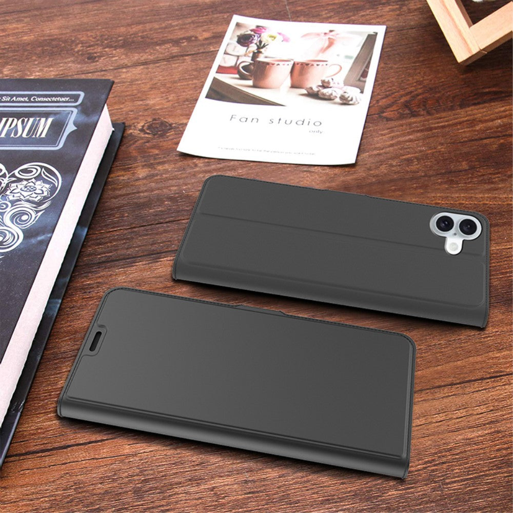 Smooth and thin premium iPhone 16 leather case - Black