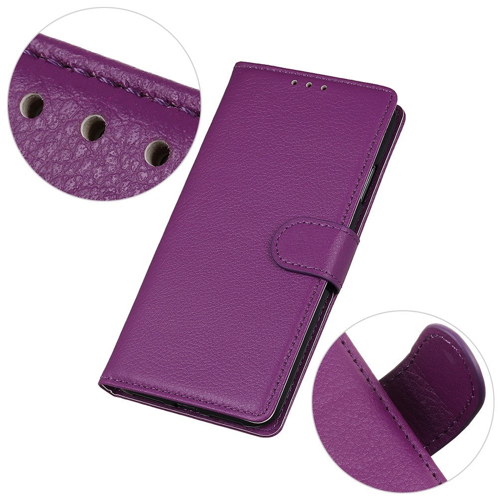 Classic iPhone 16 flip case - Purple